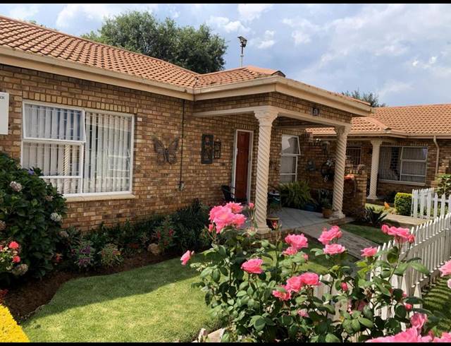 1 BEDROOM TOWNHOUSE FOR SALE IN VAN DYK PARK